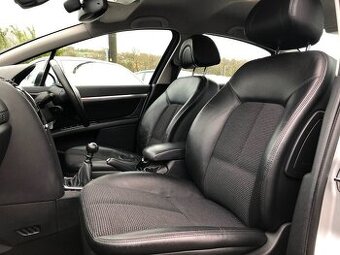 Peugeot 407 SW, Polokožené sedačky