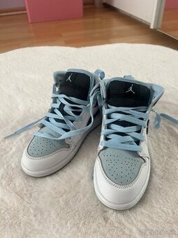 Air Jordan vel 32