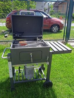 Veľký gril na uhlie Fieldmann