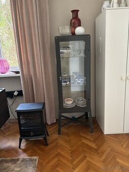 Predám vitrínu IKEA FABRIKÖR, tmavosivá - 50 Eur - Rezervé