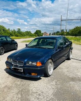 BMW E36 320i sedan