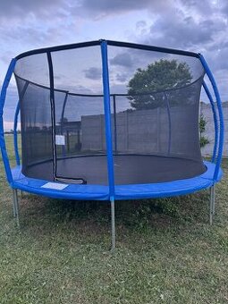 Trampolína