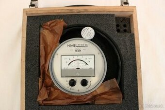 Uhlový model TESA Niveltronic (elektronická vodováha)