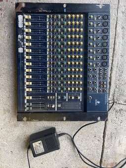 Behringer eurorack mix 2004A mix pult