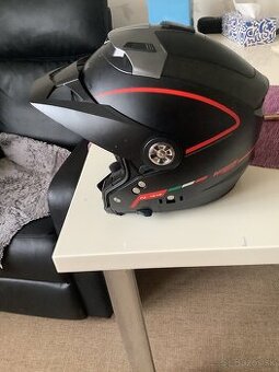 Prilba na motocykel. NOLAN