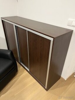 Skriňa s posuvnými dvierkami - 1