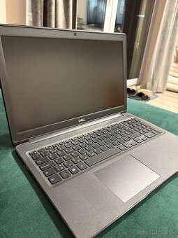 Predám Dell Latitude 3500 – i5, 16 GB RAM, 256 GB SSD, Windo