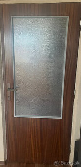Zachovalé dvere 80 so sklom tmavo-hnedé Ľavé.