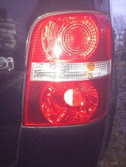 zadné svetlá Volkswagen Touran 2003-2006