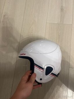 Biela lyžiarska prilba