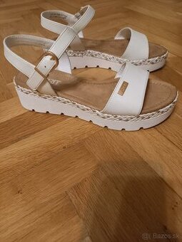 Sandále obuté 1x veľkosť 38
