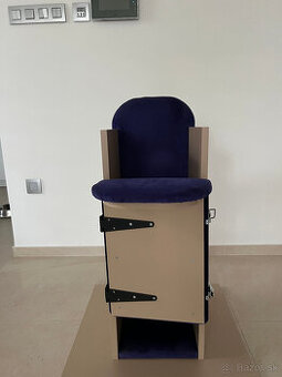 Stolička na kŕmenie psíka s megaesophagusom