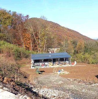 Predaj-Pozemok-farmárska usadlosť-Horné Plachtince okr. VK