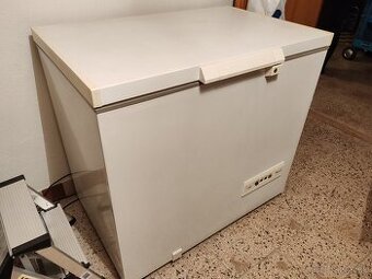 Truhlicový mraziak Whirpool