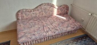 Postel s úložným priestorom