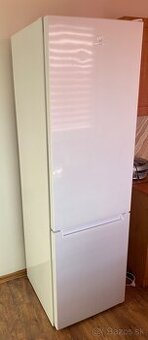 Chladnicka s mraznickou indesit