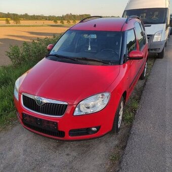 Škoda Roomster 1.6 16V MPI benzín červená