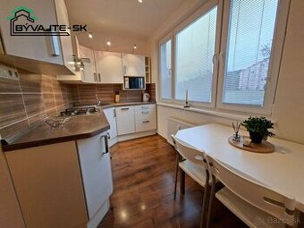 REZERVOVANÝ Priestranný dvojizbový byt v Prievidzi - miestn