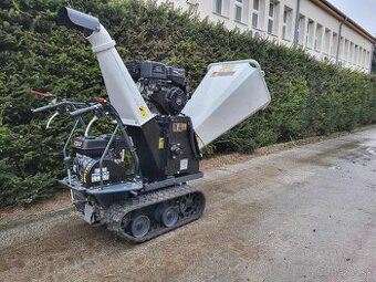 Pásový drvič konárov