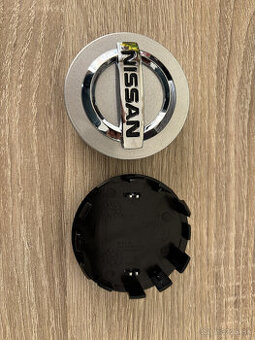 Stredové krytky Nissan priemer 54 mm sivé/čierne