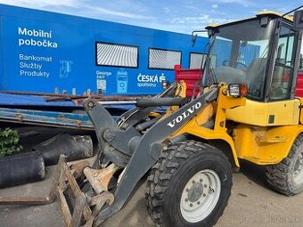 Kloubovy nakladac volvo