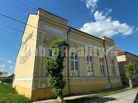 Na predaj veľká, lukratívna komerčná budova v centre Rimavsk - 1
