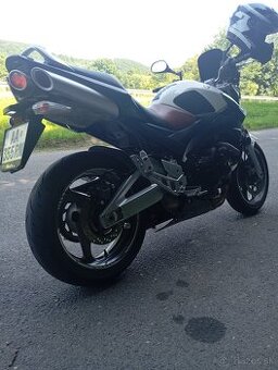 SUZUKI GSR 600