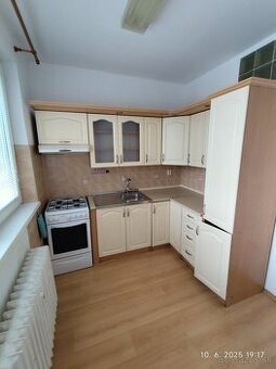 Prenájom 2 izbový byt 54 m2, Hlohová ulica obec Hlohovec