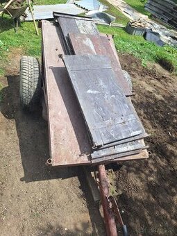 Vyklapacia vlečka za traktor
