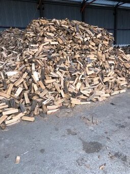 Suché palivové drevo buk dub agat