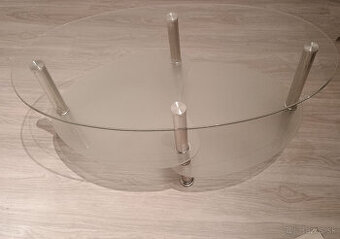 sklenený konferenčný stolík