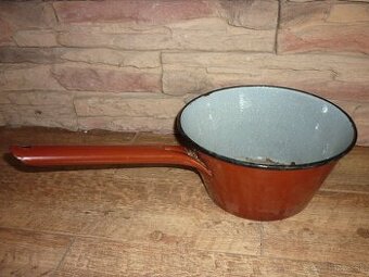 Smaltovaný hrniec