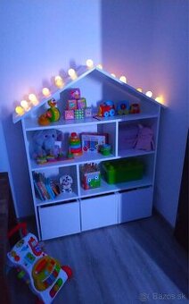 Domček polica na hračky