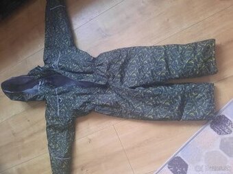 Overal 116-122 je vacsi