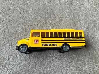 Plastovy skolsky autobus