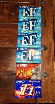 Čisté nerozbalene magnetofonove kazety.