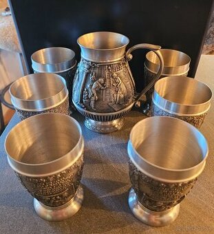 Predám sadu cinovych pohárov s dzbanom