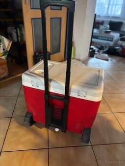 50-litrová autochladnička s rádiom/Bluetooth/USB/AUX
