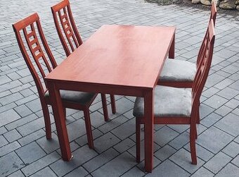 Predám používaný stôl a 4 stoličky