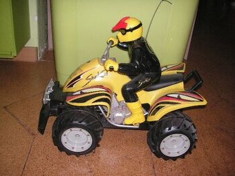 štvorkolka na diaľkové ovládanie
