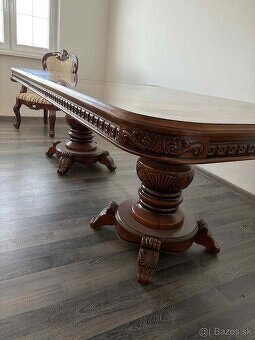 Predám mohutný stol + stoličky k nemu