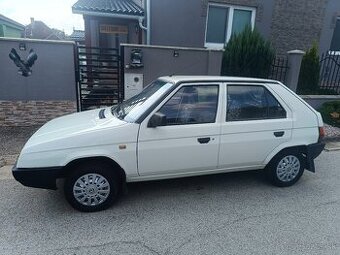 Nová stk a emisná .Predám Skoda Favorit 135 ls