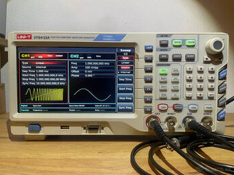 Arbitrárny laboratórny generátor funkcií UNI-T  UTG4122A