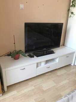 Stolík pod TV