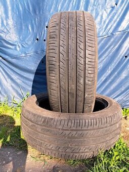Ponúkam 2 letné pneumatiky Giti 235/50 R19