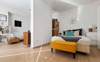 Tehlový apartmán v tichej štvrti, výborne riešený