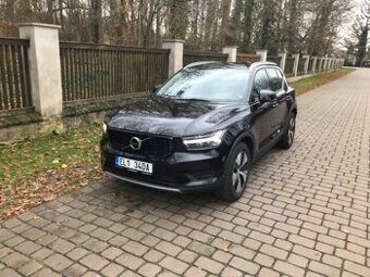 Volvo XC40 benzín + elektro