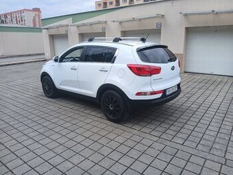 KIA SPORTAGE 2.0.CRDI 4X4 SUV ROK. 2015 KÚP SK