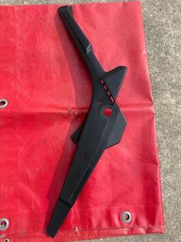 Manet korado bočný plast