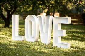 Prenájom svadobnej výzdoby - svetelné písmená LOVE - 1